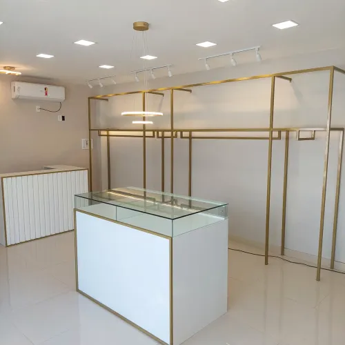 Estrutura metálica com mdf