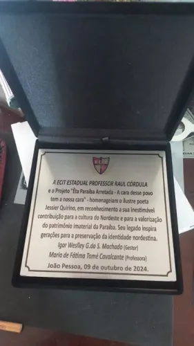 Placa de homenagem