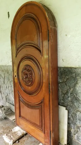 Porta de Peroba do Campo