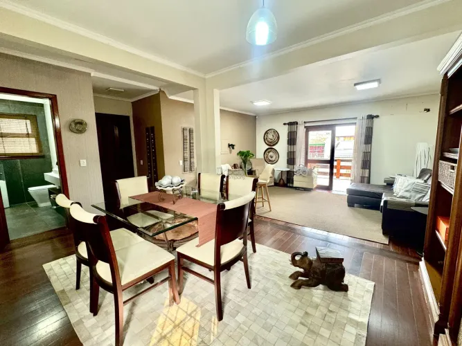 Oportunidade em Canoas: Casa com 04 Quartos e 01 S