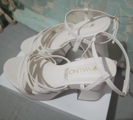 Sandália Off White - Tamanho 37