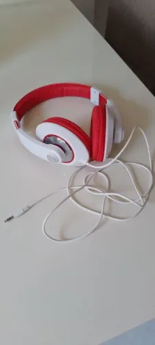 Fone de Ouvido com Fio - Branco e Vermelho