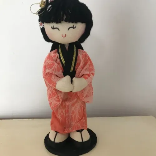 Boneca Japonesa Em Tecido Com Kimono