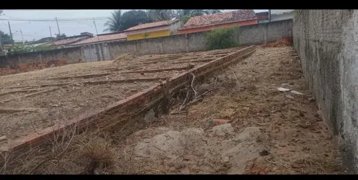 Terreno todo amurado no bairro da Redinha 