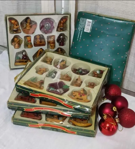 60 ENFEITES  de Natal antigo em Madeira - peças antigas .