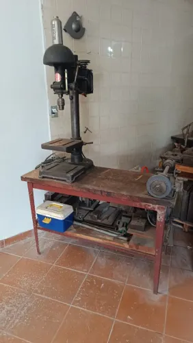 Furadeira de Bancada Industrial