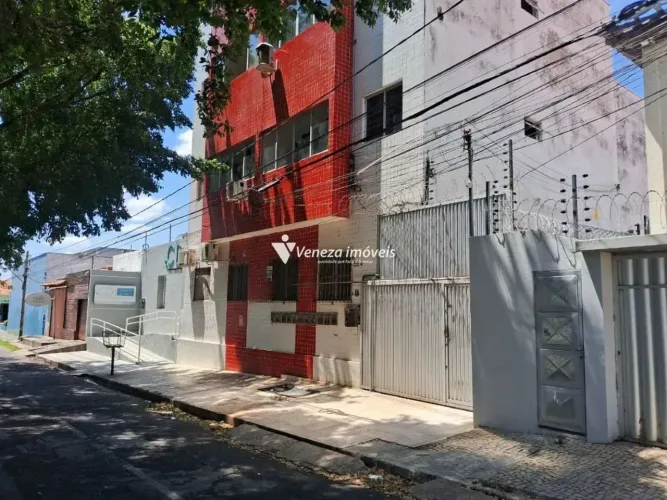 Apartamento 02 quartos e garagem no Centro para aluguel