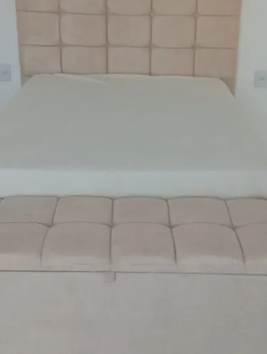 Cama Box com Cabeceira Estofada e recamier