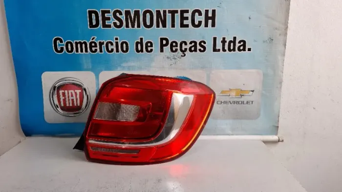 Lanterna Sandero 2015-2020 lado direito com detalhe 