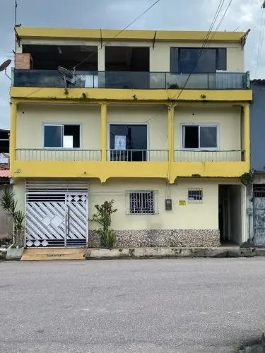 VENDO EXCELENTE CASA COM 2 PAVIMENTOS, EM RUA MOVIMENTADA IDEAL PARA INVESTIMENTO OU PONTO
