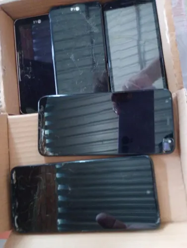 Celular com defeitos