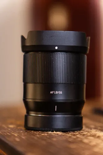 Lente TTartisan 56mm f/1.8 para Sony APS-C