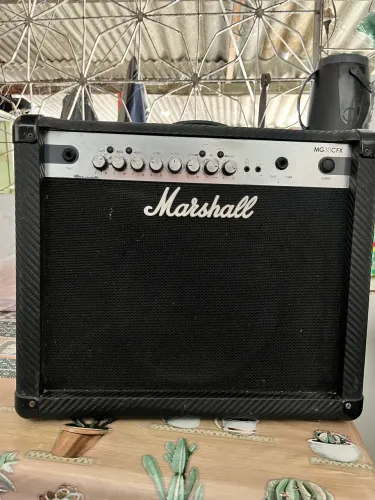 Marshall MG30CF/ linha MG Carbon Fibre da marshall