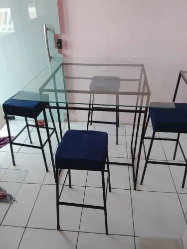 MESA BISTRÔ COM APARADOR DE CANTO