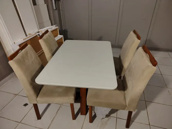 Conjunto mesa de jantar seminovo premium com 4 cadeiras