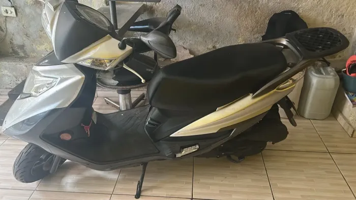 Moto semi nova
