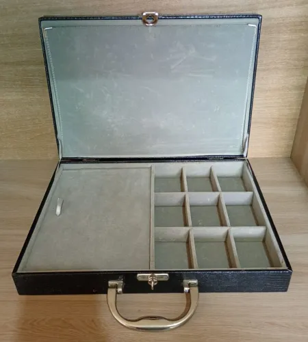 Maleta Porta Joias com Divisórias e Fechadura 35x25x7 cm