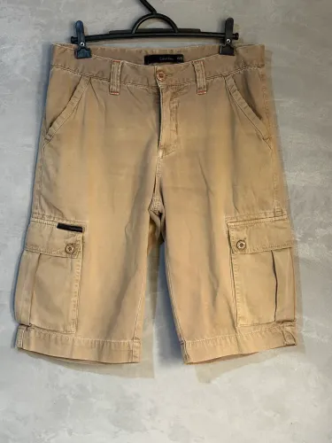 Bermuda Calvin Klein 40 ( leia)