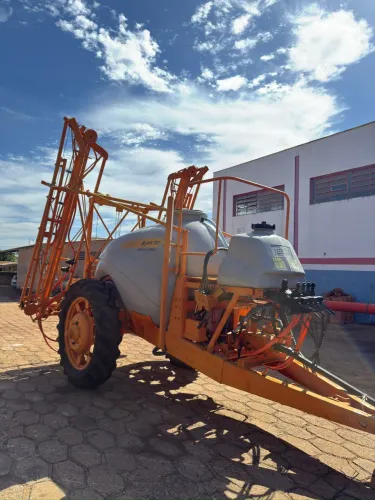 Pulverizador Jacto Advance 3000