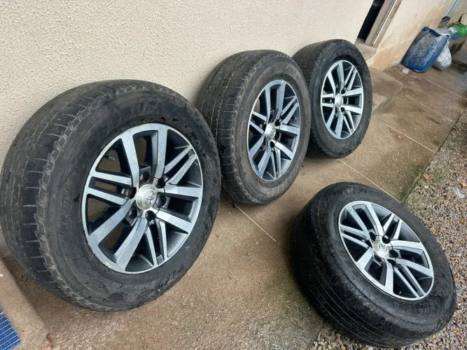 Roda Hilux aro 18