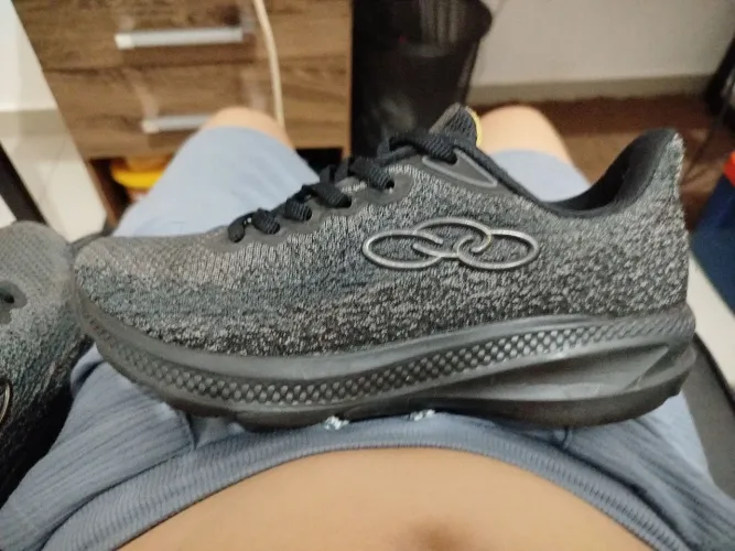 Olympikus Urano 2 na cor Chumbo e Preto.