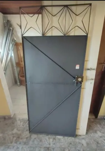 Portão social completo de ferro