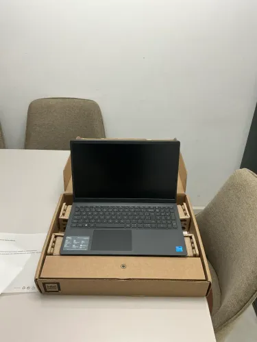 Notebook dell Inspiron i15-i1300-A30P i5 8GB 512GB SSD