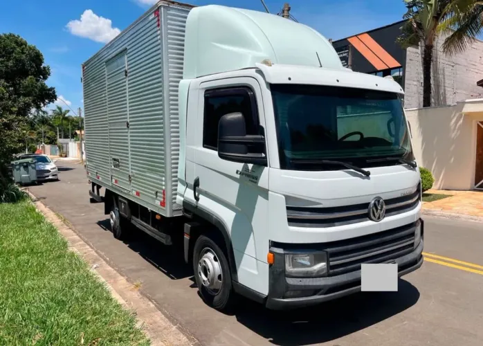 Vendo Caminhão Volkswagem Delivery Express Baú 2020