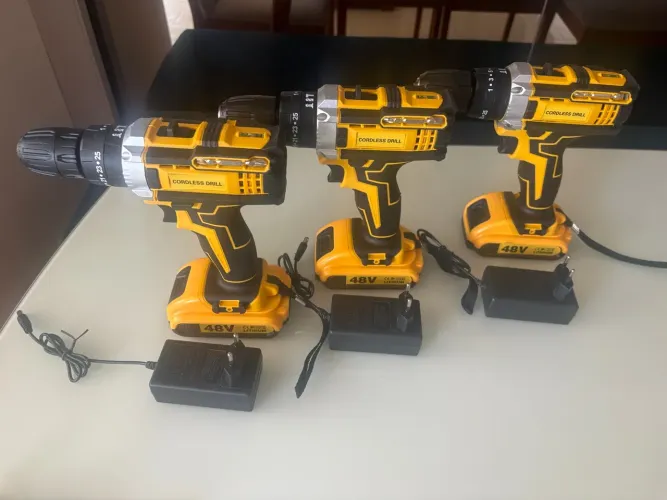 Parafusadeira Furadeira portátil a bateria - Novas!