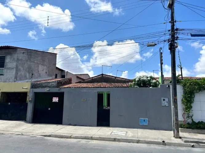 Casa para venda com 153 metros quadrados com 4 quartos em Aracapé - Fortaleza - CE