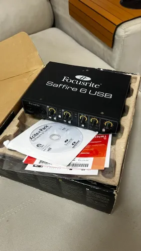 Interface de áudio focusrite Saffari USB 