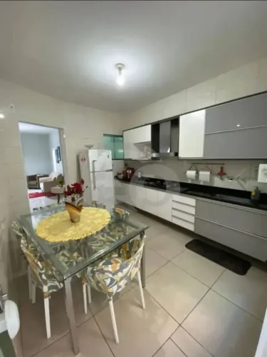 Casa no Conjunto Orlando Dantas com 5 Quartos, Varanda e 2 Garagens
