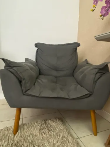 Poltrona Decorativa Opala Pé Palito (usada, porém ótimo estado)