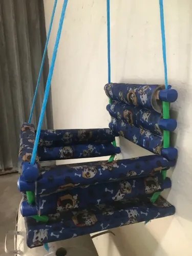 Vendo Cadeirinha Infantil de Balanço em Madeira para Crianças Até 35kg