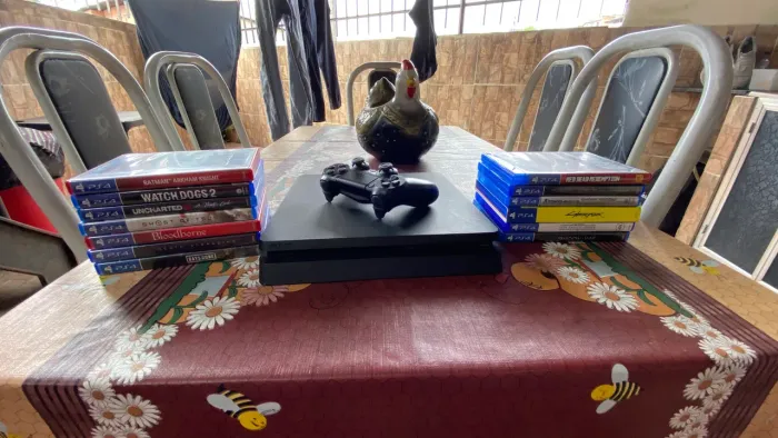 PS4 SLIM 