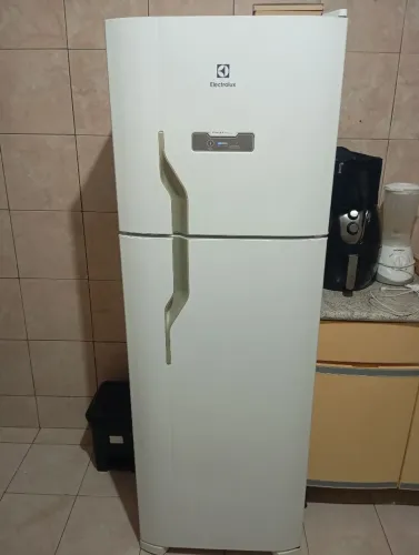 Refrigerador Electrolux Frost Free DFN41 371 litros