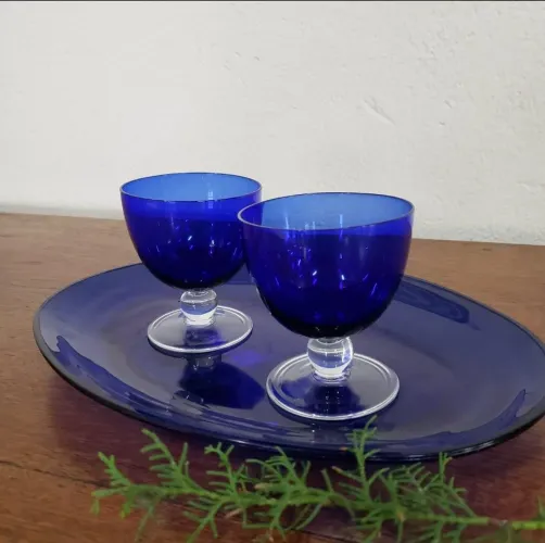 Taça vintage, vidro azul