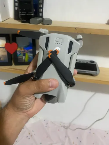 Drone DJI Mini 3 com controle RC com tela 