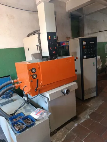 Eletroerosão Engemaq Edm-700