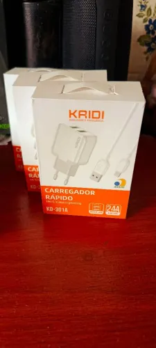 Carregador com 2 USB.
