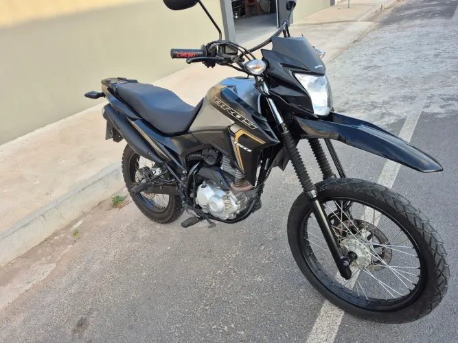 Honda Bros 2022 35.022 km EXTREMAMENTE NOVA!