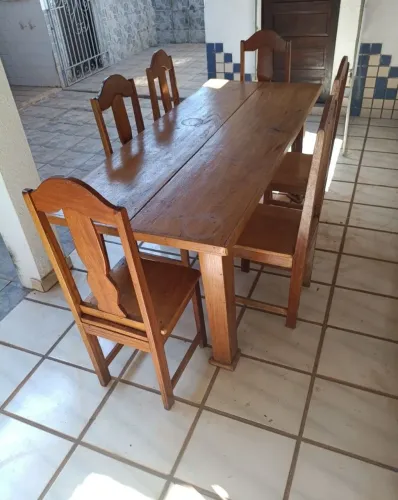 Mesa com 6 cadeiras