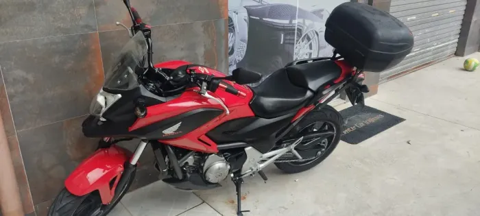 Linda NC700x ABS vermelha 