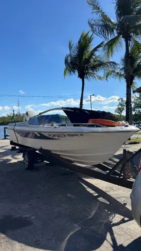 Lancha Vantage 18