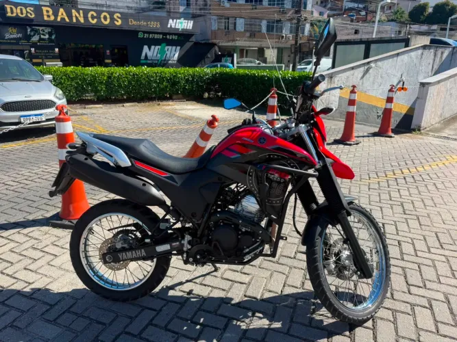 Yamaha XTZ Lander 250cc 2024 muito nova!! Consigo financiamento!