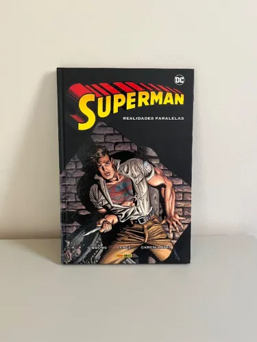 Superman - Realidades Paralelas Capa Dura (DC Comics)