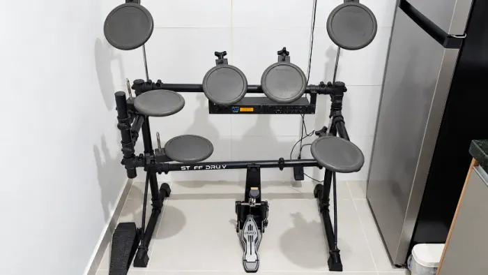 Bateria Eletrônica Staff Drum Completa com Alesis D4 e Pedal Mapex P500