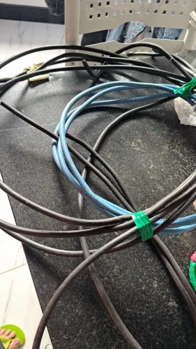 Fios elétricos de 25mm e conexões para padrao
