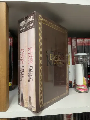 Dark tower omnibus com 2 volumes, lacrado