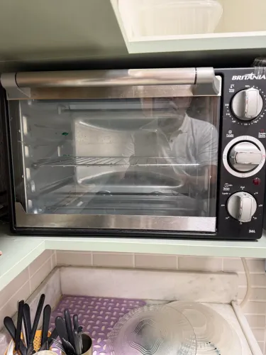 Forno elétrico Britânia, 26L, alt. 28 cm, prof. 31cm, 110vlt.